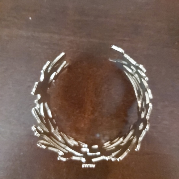 Beautiful gold color coral design bracelet. - Picture 2 of 3